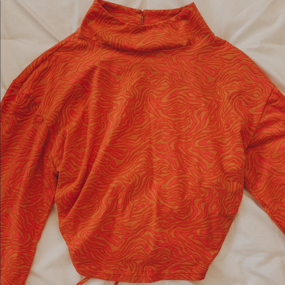 princess polly trippy waves top with open back